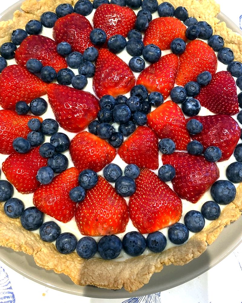 Tarte aux fraises et myrtilles sur crème pâtissière